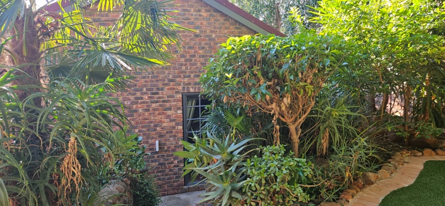 5 Bedroom Property for Sale in Langenhovenpark Free State